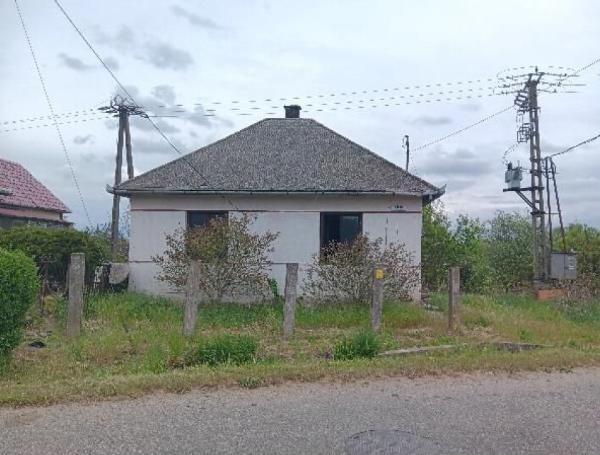 Fényeslitke, Árpád utca 79/b.: lakóház · 121 528 Ft – árverés