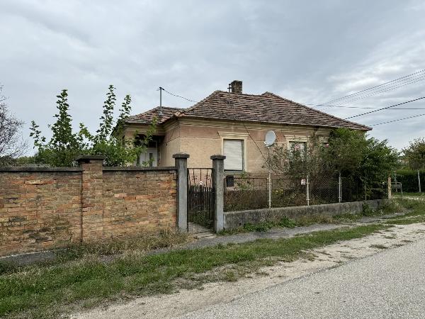 Tét, Karsai utca 5/b: lakóház · 755 200 Ft – árverés