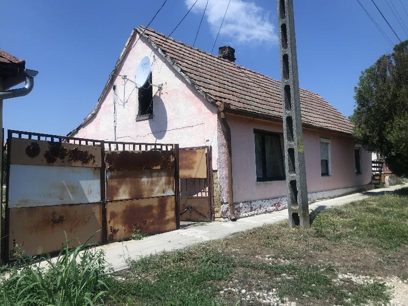 Siklós, Pozsonyi U 38.: lakóház · 5 750 000 Ft – árverés