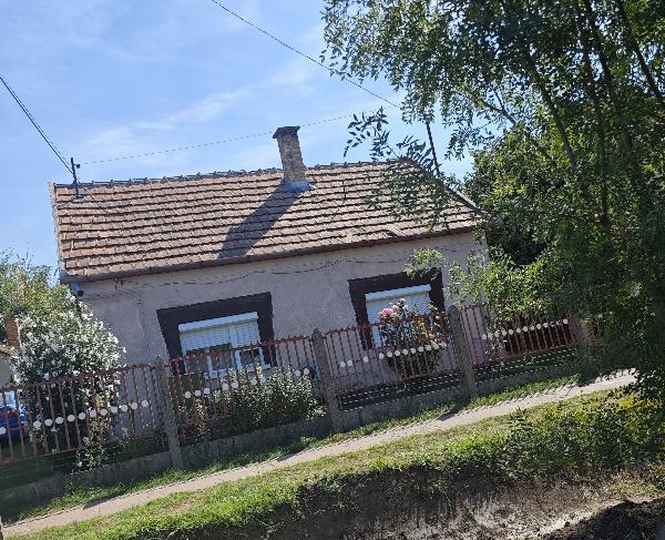 Püspökladány, Gárdonyi Géza utca 33.: lakóház · 1 225 000 Ft – árverés