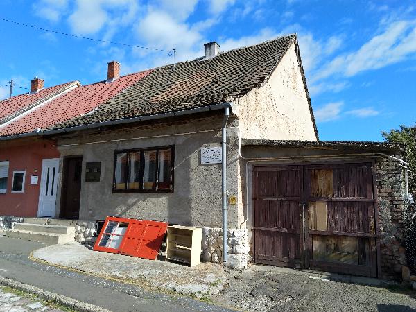 7629 Pécs, Apafi utca 2.: lakóház · 2 265 000 Ft – ingatlanárverés