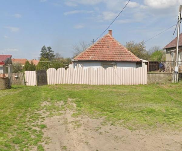 Karácsond, Táncsics Mihály út 3