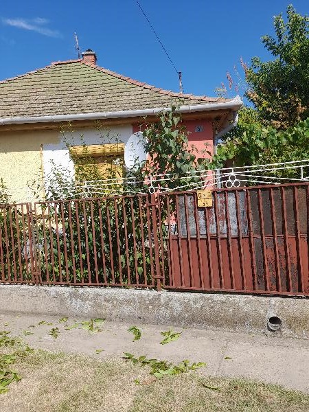 Tófalu, Jókai Mór utca 7.: lakóház · 750 000 Ft – árverés