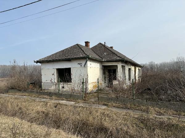 Kesznyéten, Petőfi utca 2.: lakóház · 450 000 Ft – árverés