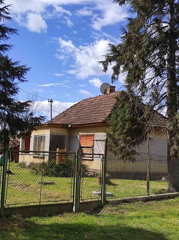 Szenta, Csokonai utca 24.: lakóház · 1 500 000 Ft – árverés