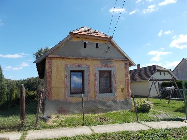 8840 Csurgó, Petőfi utca 19.: lakóház · 665 500 Ft – ingatlanárverés