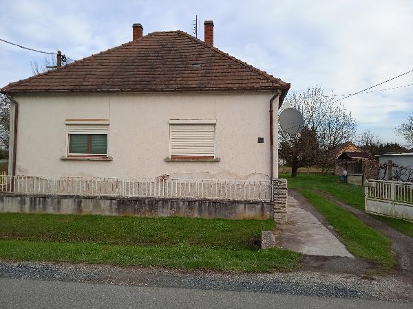 Csákánydoroszló, József Attila utca 47.: lakóház · 1 633 333 Ft