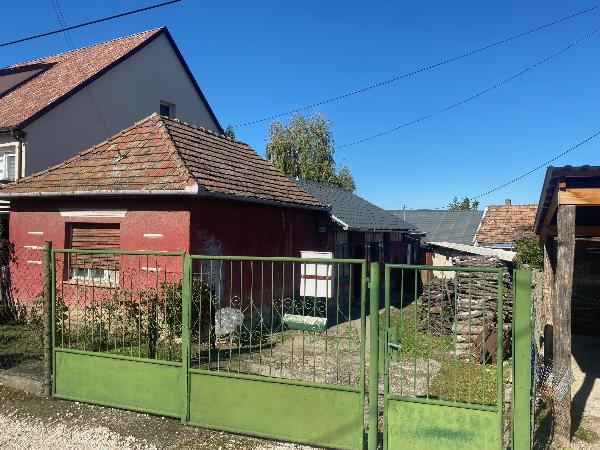 Neszmély, Petőfi Sándor utca 36.: lakóház · 1 166 669 Ft – árverés