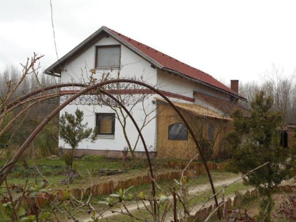 Cserkeszőlő, Nyomás Dűlő 31: lakóház · 1 400 000 Ft – árverés