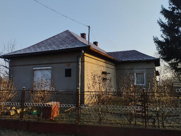 Tiszakarád, Búza utca 25: lakóház · 1 375 000 Ft – árverés