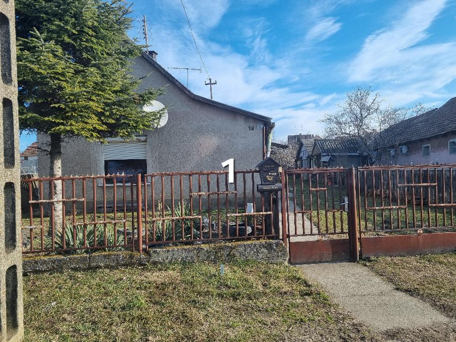 Nagyvenyim, Kossuth L. utca 19.: lakóház · 1 750 000 Ft – árverés