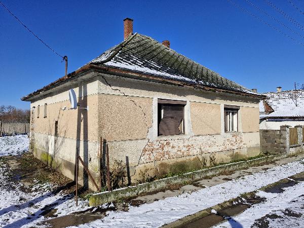 Császló, Dózsa György utca 31: lakóház · 420 000 Ft – árverés