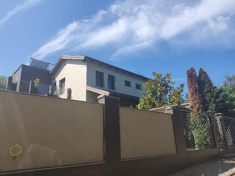 Győrújbarát, Petőfi Sándor utca 1/3.: lakóház · 56 000 000 Ft