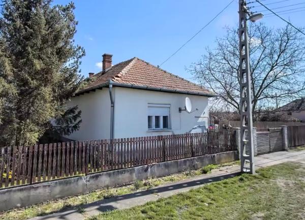 Erdőtelek, Dózsa György utca 2: lakóház · 2 400 000 Ft – árverés