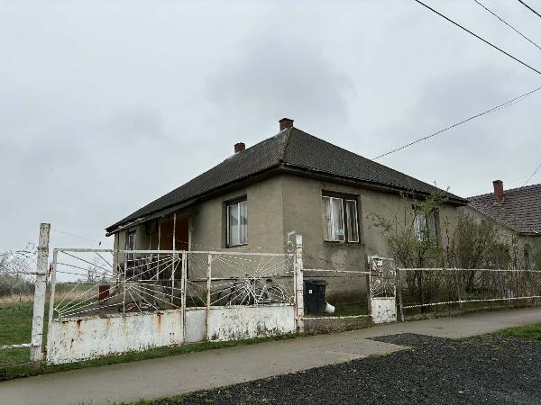 Tiszakeszi, Gyepszél utca 5.: lakóház · 765 625 Ft – árverés