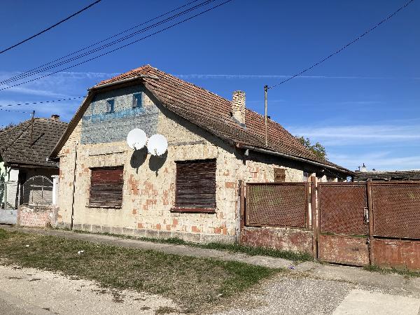 Tolna, Mözs Kölcsey utca 4: lakóház · 5 000 000 Ft – árverés