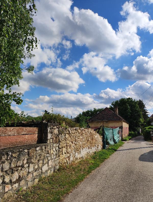 Tapolca, Ács Ferenc utca 2.: lakóház · 1 932 560 Ft – árverés
