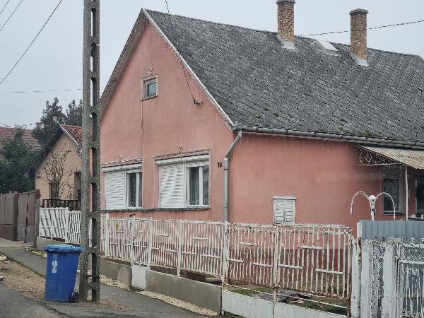 Téglás, Liget utca 15: lakóház · 3 062 500 Ft – árverés