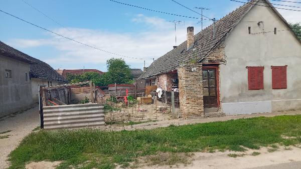 Tolna, Festetich utca 100: lakóház · 2 750 000 Ft – árverés