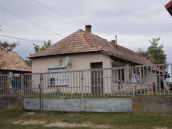 Sárszentlőrinc, Sántha Károly utca 9.: lakóház · 1 200 000 Ft