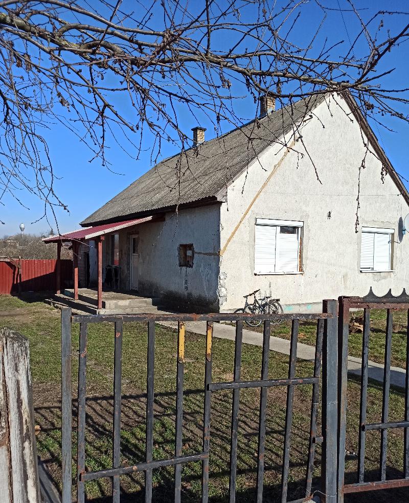 Kisléta, Gyöngyvirág utca 7.: lakóház · 1 400 000 Ft – árverés