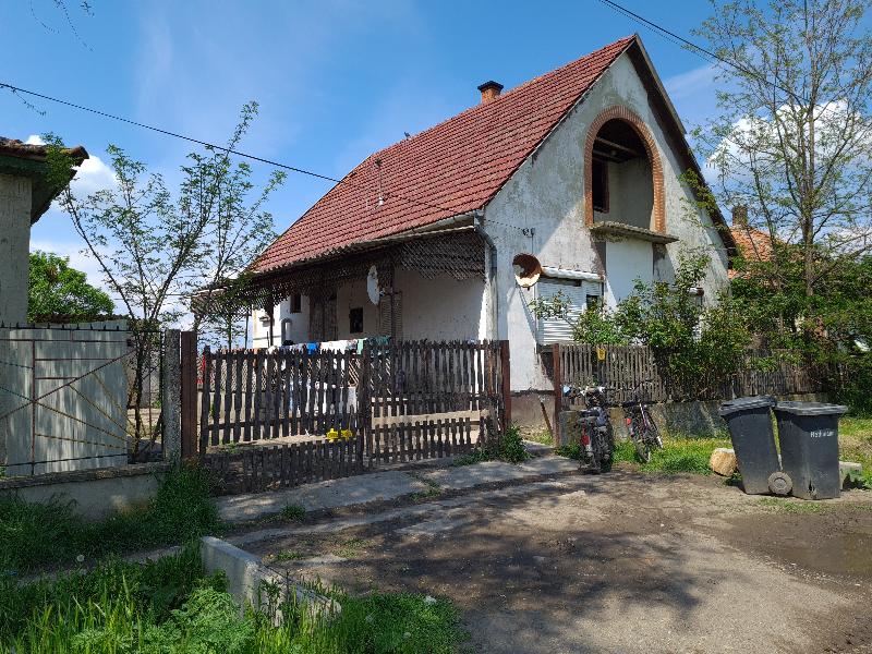 Újszász, Zagyva út 14: lakóház · 1 666 667 Ft – árverés