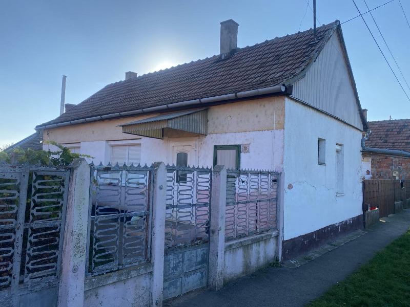 Kisújszállás, Kígyó utca 70. " Felülvizsgálat Alatt "