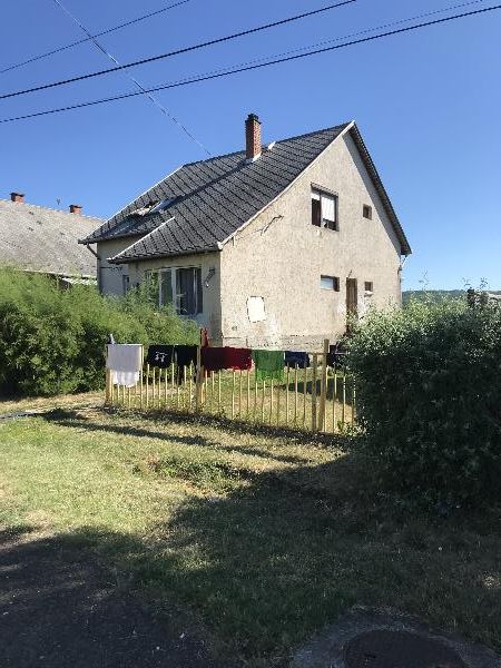 Gyöngyösoroszi, Móricz Zsigmond utca 25: lakóház · 583 333 Ft