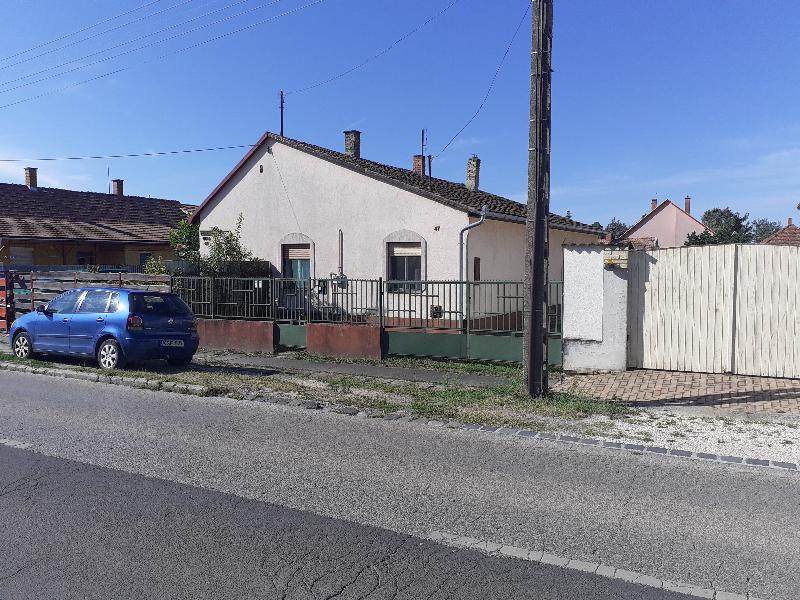 6000 Kecskemét, Csokor utca 47: lakóház · 900 000 Ft – ingatlanárverés
