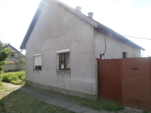 Makó, Kmetty utca 13.: lakóház · 833 350 Ft – árverés