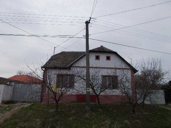 Alsónyék, Besenyő utca 19/1.: lakóház · 900 000 Ft – árverés