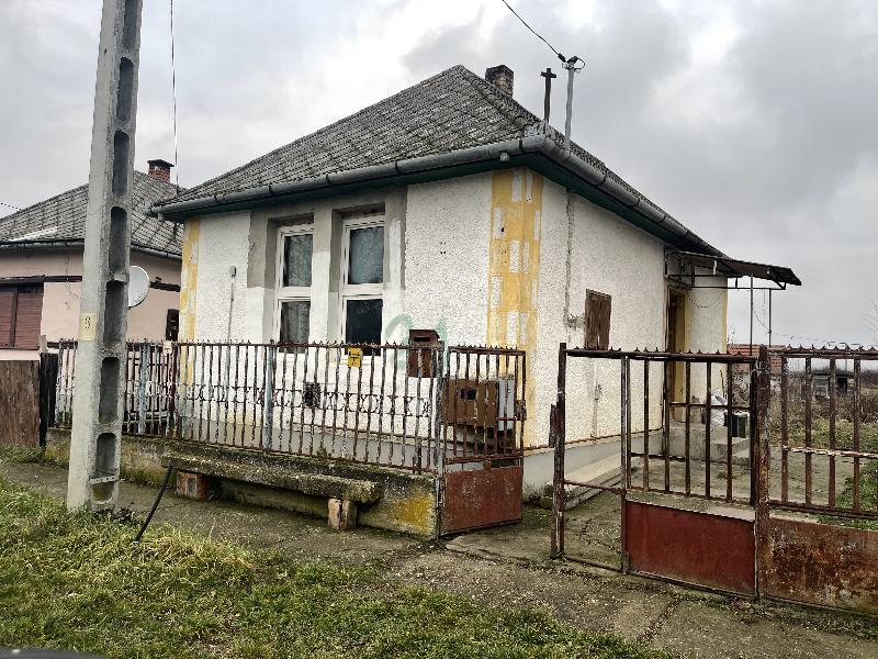Tarpa, József Attila utca 27.: lakóház · 99 167 Ft – árverés