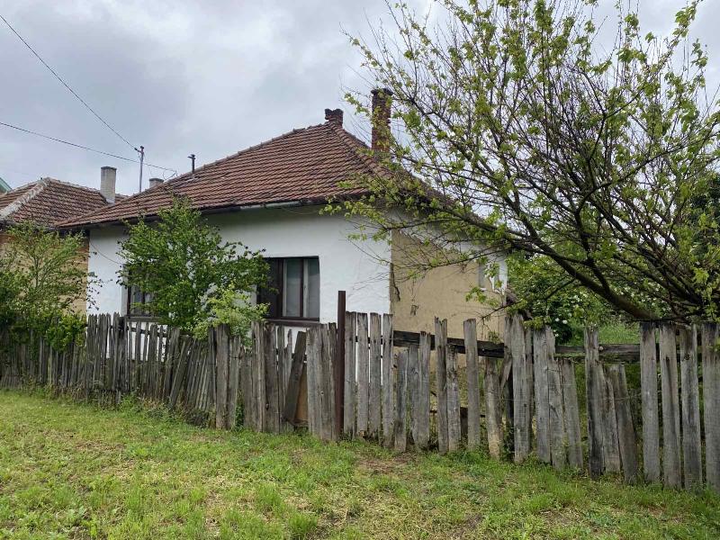 Kisújszállás, Csokonai utca 19/2.: 897 705 Ft – árverés