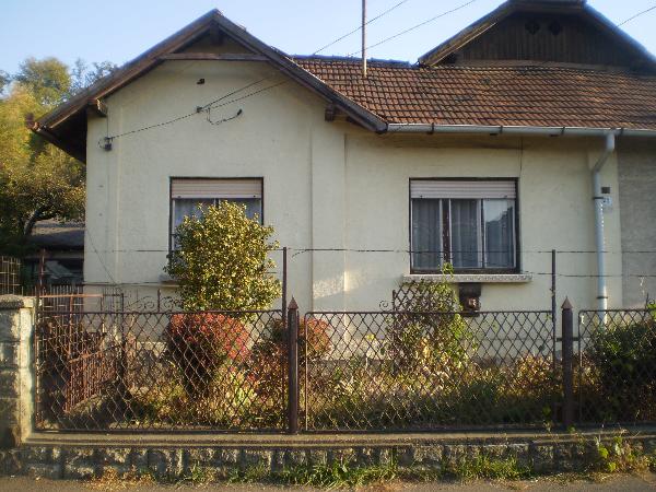 3600 Ózd, Petőfi Sándor út 71.: lakóház · 236 250 Ft – ingatlanárverés