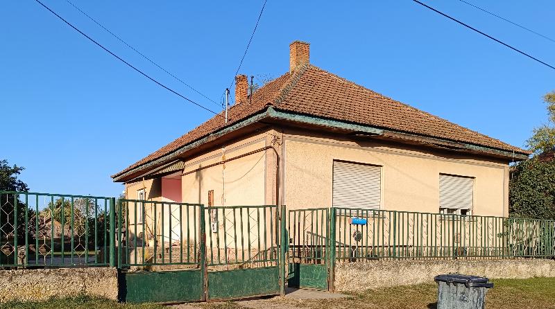 Dány, Hunyadi utca 37.: lakóház · 10 400 000 Ft – árverés