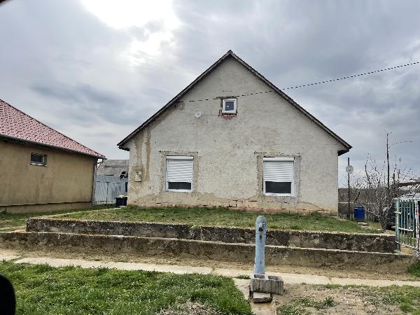 Gyüre, Dobó István utca 5.: lakóház · 100 000 Ft – árverés