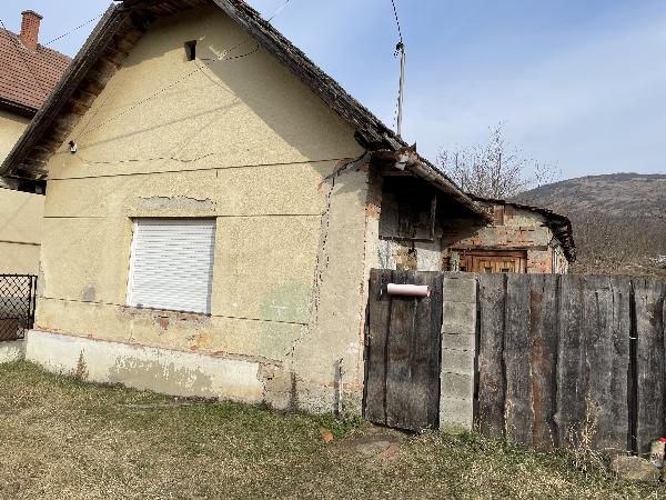 Apc, Dobó István utca 5: lakóház · 4 000 000 Ft – árverés
