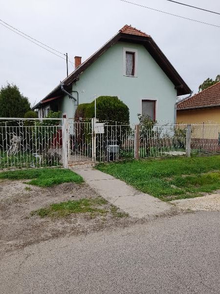 Törökszentmiklós, Berzsenyi Dániel utca14/a.: lakóház · 1 800 000 Ft