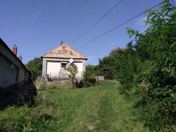 Ajka, Vörösteleki utca 17.: lakóház · 140 000 Ft – árverés