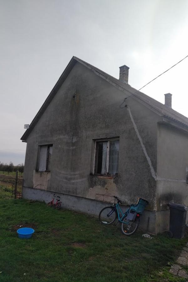 Csengerújfalu, Vörös Hadsereg utca 40.: lakóház · 250 000 Ft – árverés