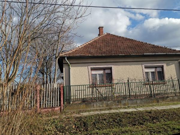 Vésztő, Nyár utca 5.: lakóház · 213 889 Ft – árverés