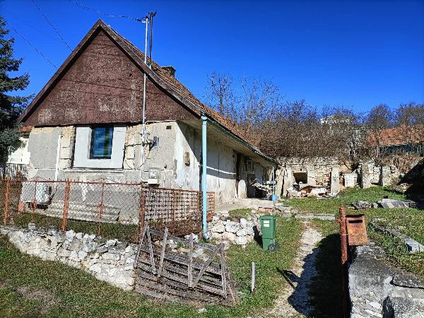 2525 Bajna, Kökény utca 1.: lakóház · 6 189 600 Ft – ingatlanárverés