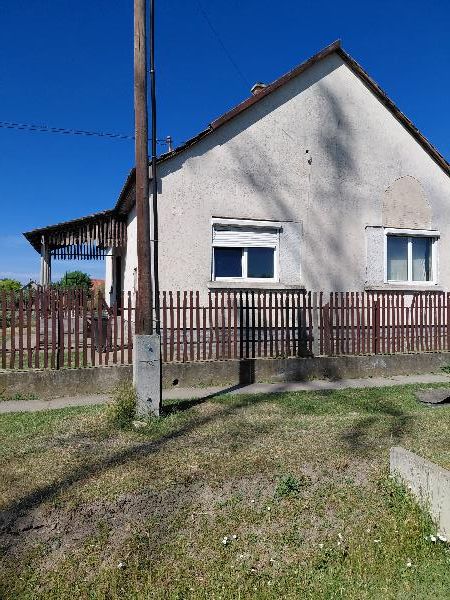 Újszász, Szondi út 10.