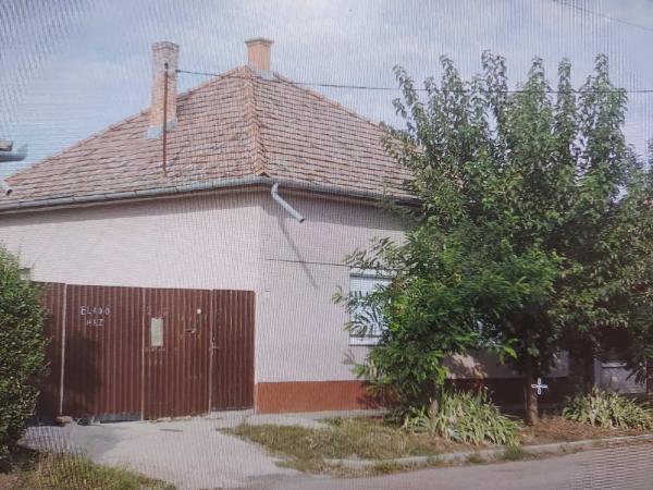 Kunszentmárton, Szent István Király utca 7.: lakóház · 9 000 000 Ft