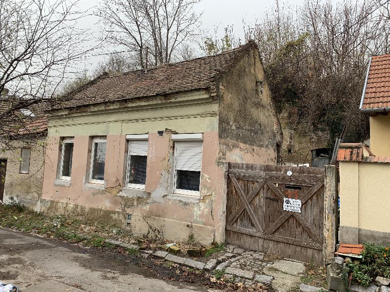 7625 Pécs, Barátúr utca 11.: lakóház · 216 000 Ft – ingatlanárverés