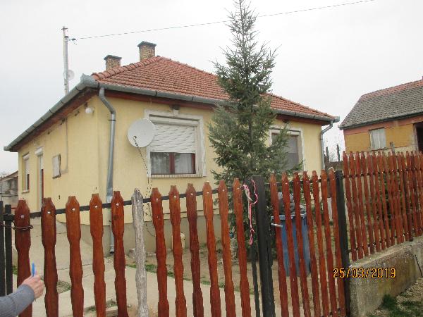 Szabolcsveresmart, Tölgyesszög út 45.: lakóház · 1 225 000 Ft