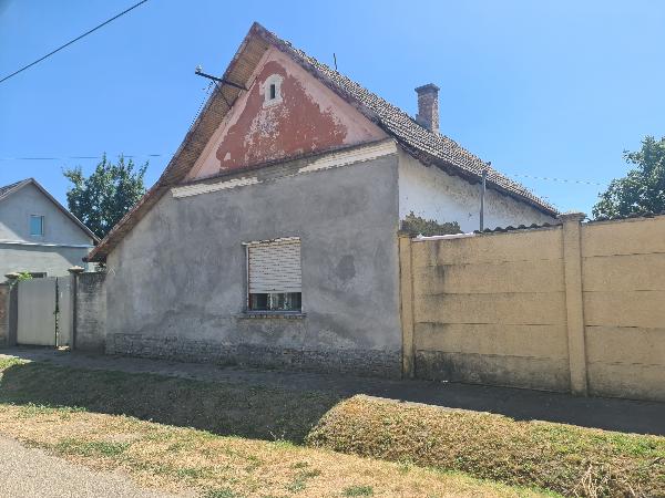 6931 Apátfalva, Béke utca 13: lakóház · 2 000 000 Ft – ingatlanárverés