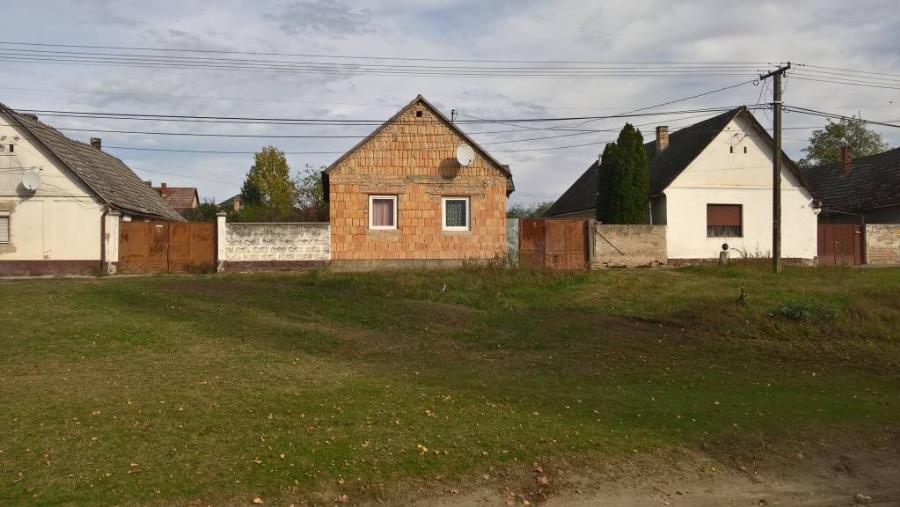 Fadd, Temetősor utca 3.