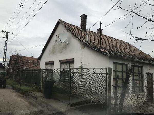 Simontornya, Szarvas utca 35.: lakóház · 900 000 Ft – árverés