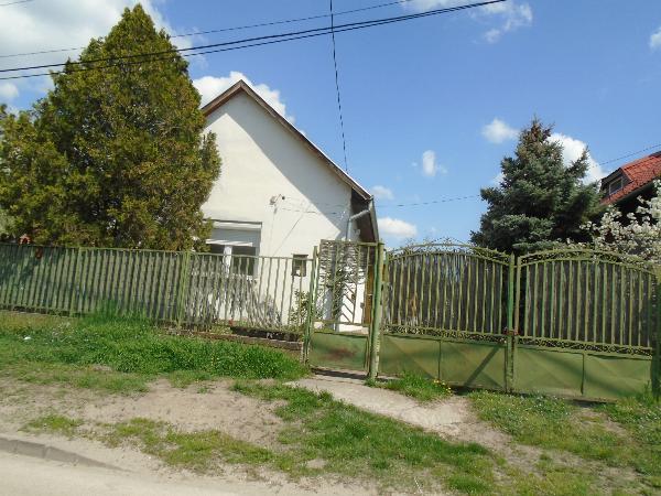 2200 Monor, Kinizsi utca 47.: lakóház · 784 000 Ft – ingatlanárverés